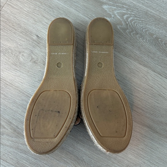 Veronica Beard denim buckle slide. Size 11 - Picture 4 of 5